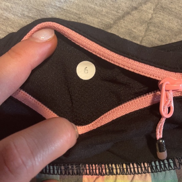 Lululemon speeds. Size 6 - Picture 2 of 4